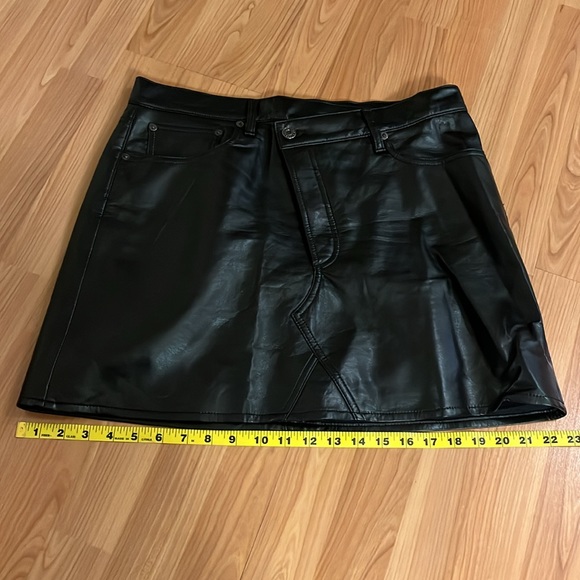 AGOLDE Recycled Leather Criss Cross Skirt. Black. Size 30. - Picture 5 of 12